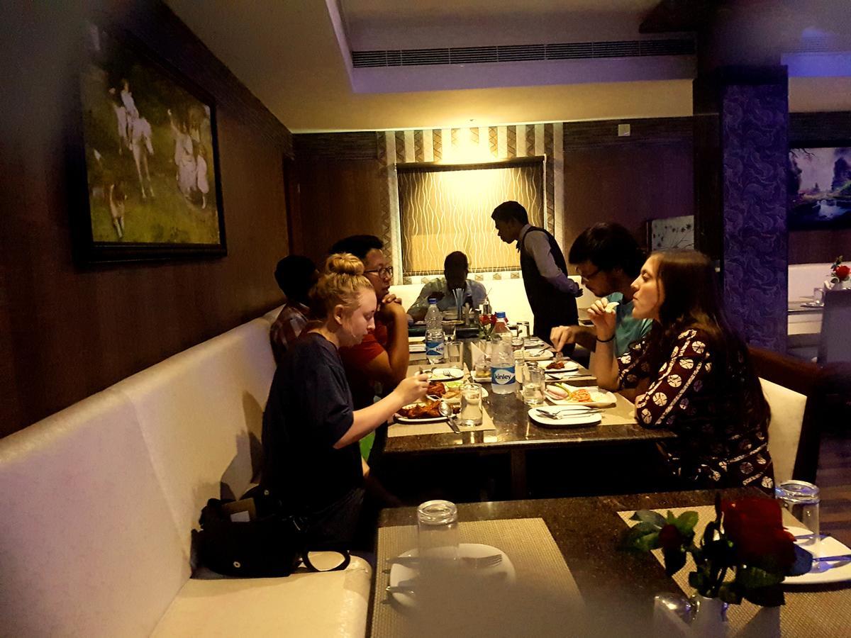 Venky'S Delight Hotel Rājahmundry Eksteriør billede