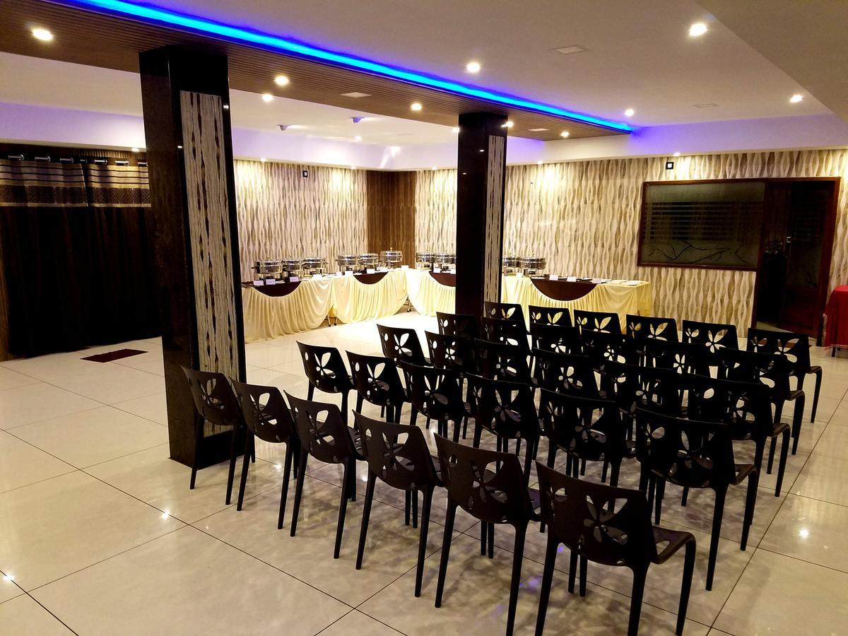 Venky'S Delight Hotel Rājahmundry Eksteriør billede